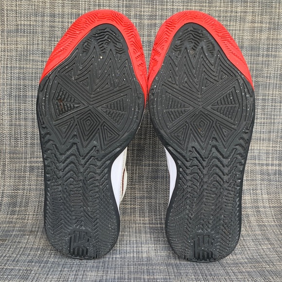 Nike Kyrie Flytrap 6 Basketball Sneakers in Wolf Grey/Red/Black Youth size 6.5 - Picture 11 of 13